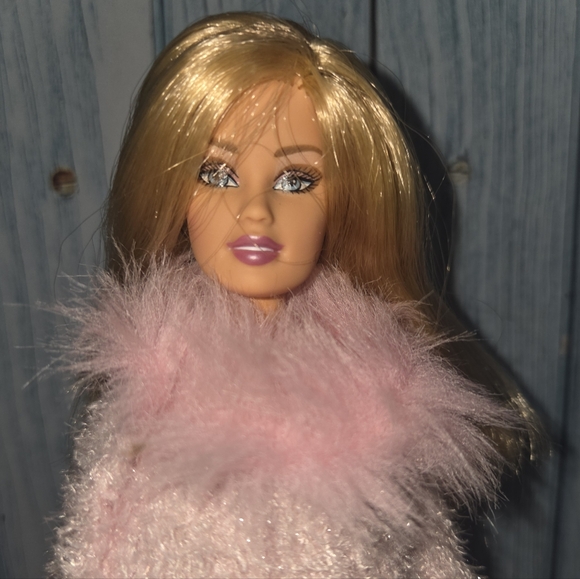 2005 Barbie Fashion Fever Styles for 2 Doll #H8575 - Picture 2 of 6